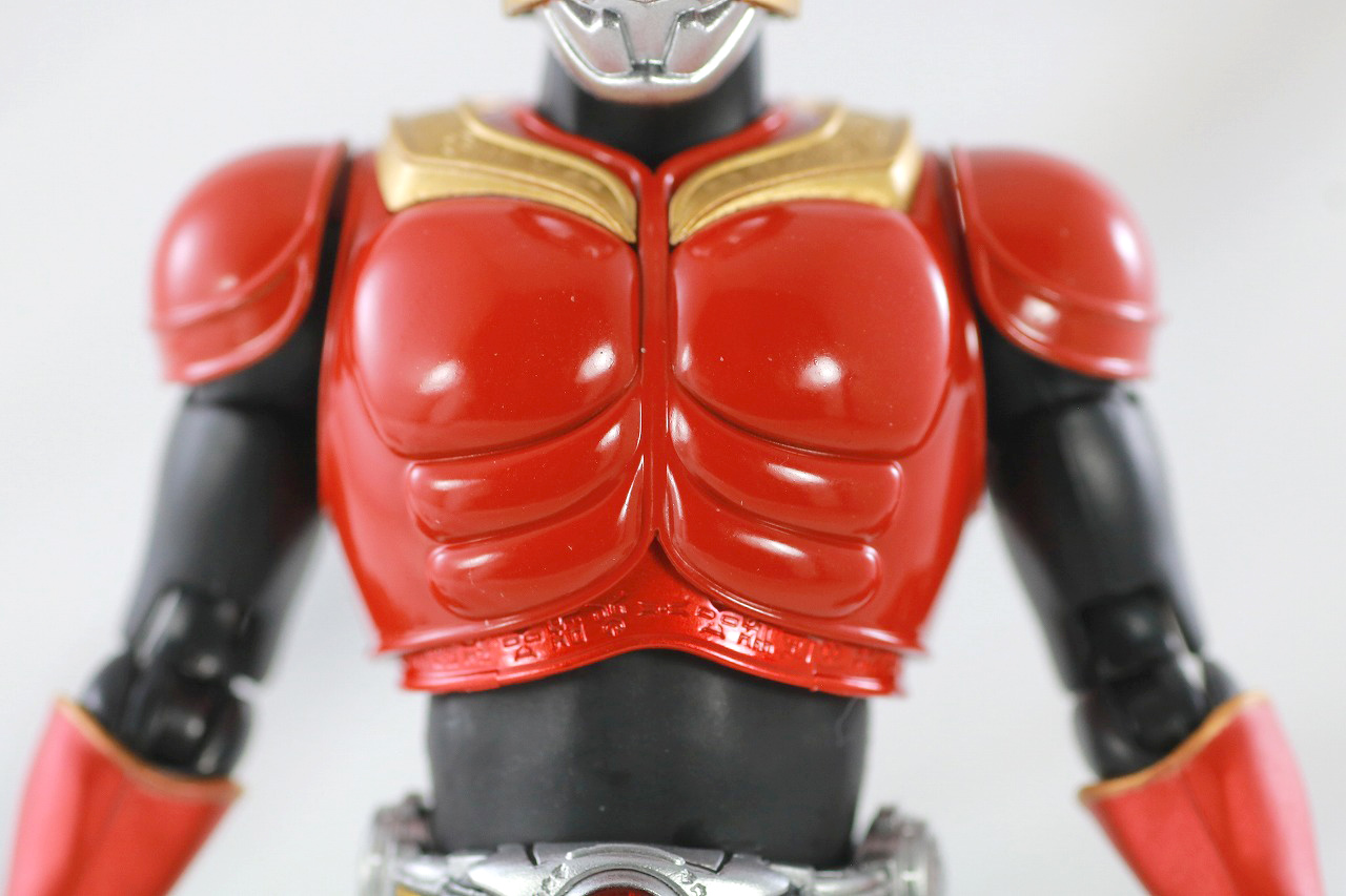 S.H.フィギュアーツ　仮面ライダークウガ マイティフォーム 真骨彫製法 50th Anniversary Ver.　レビュー　本体