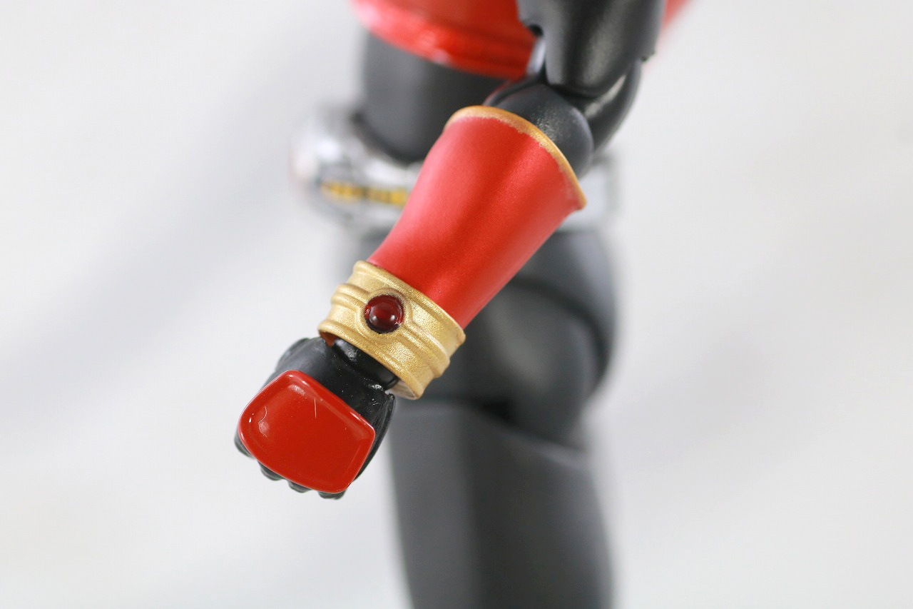 S.H.フィギュアーツ　仮面ライダークウガ マイティフォーム 真骨彫製法 50th Anniversary Ver.　レビュー　本体