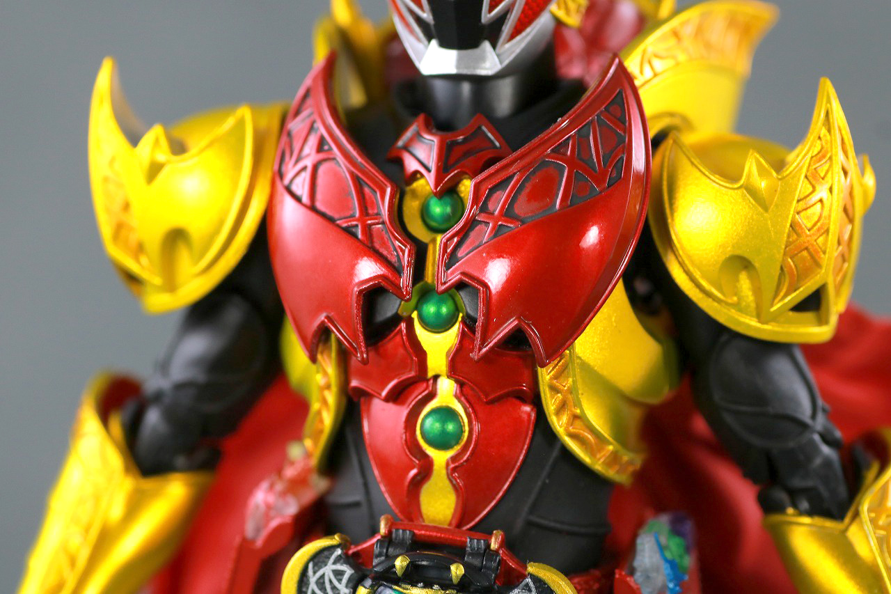 S.H.フィギュアーツ　仮面ライダーキバ　エンペラーフォーム　真骨彫製法　レビュー　本体