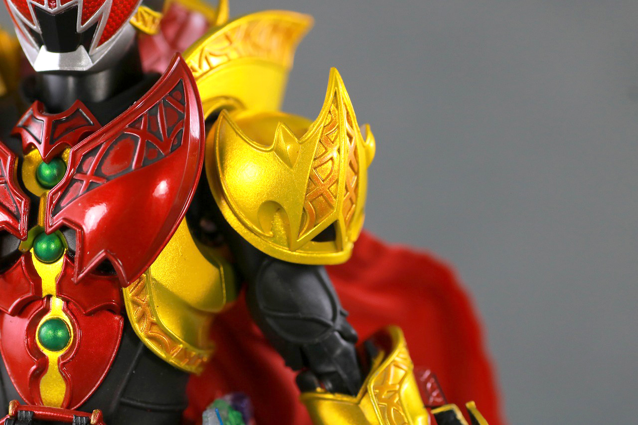 S.H.フィギュアーツ　仮面ライダーキバ　エンペラーフォーム　真骨彫製法　レビュー　本体