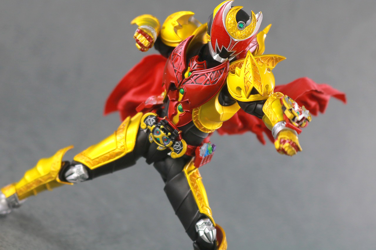 S.H.フィギュアーツ　仮面ライダーキバ　エンペラーフォーム　真骨彫製法　レビュー　アクション