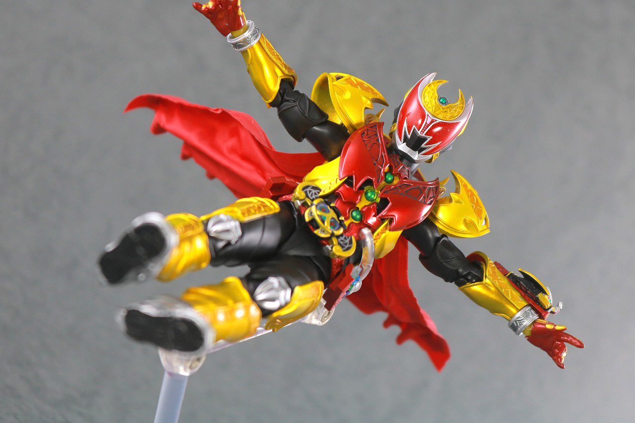 S.H.フィギュアーツ　仮面ライダーキバ　エンペラーフォーム　真骨彫製法　レビュー　アクション