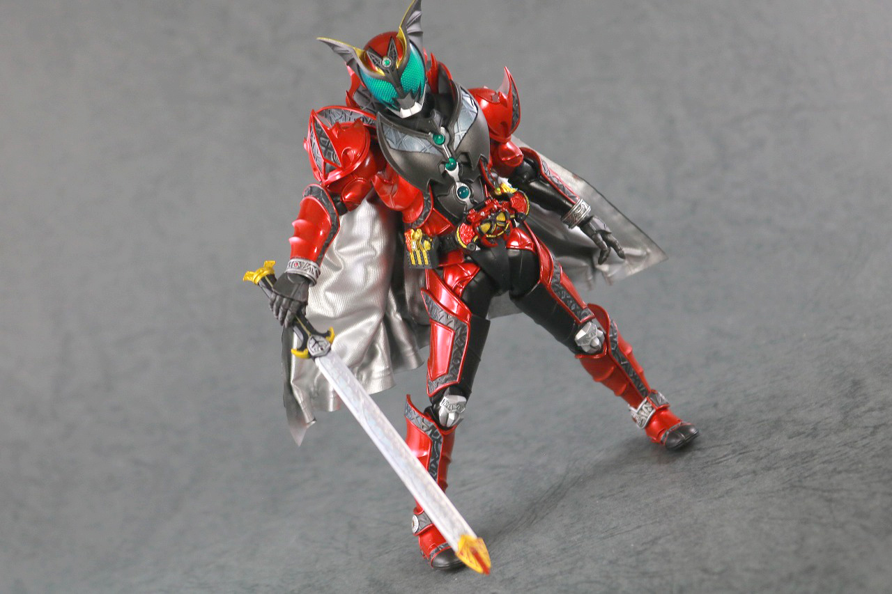 S.H.フィギュアーツ　仮面ライダーキバ　エンペラーフォーム　真骨彫製法　レビュー　アクション　ダークキバ