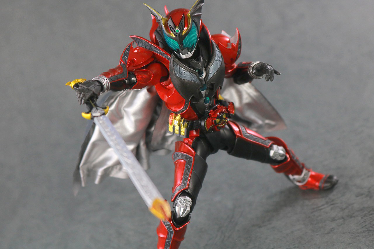 S.H.フィギュアーツ　仮面ライダーキバ　エンペラーフォーム　真骨彫製法　レビュー　アクション　ダークキバ