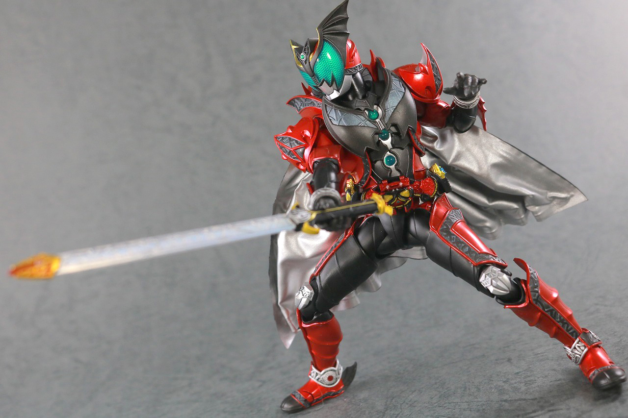 S.H.フィギュアーツ　仮面ライダーキバ　エンペラーフォーム　真骨彫製法　レビュー　アクション　ダークキバ