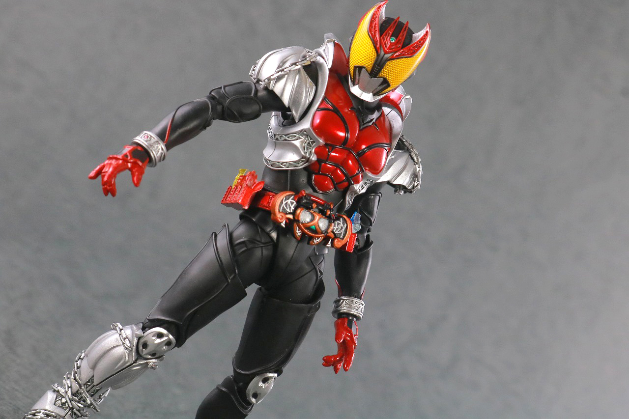 S.H.フィギュアーツ　仮面ライダーキバ　エンペラーフォーム　真骨彫製法　レビュー　アクション　キバットバットⅣ世　紅正夫