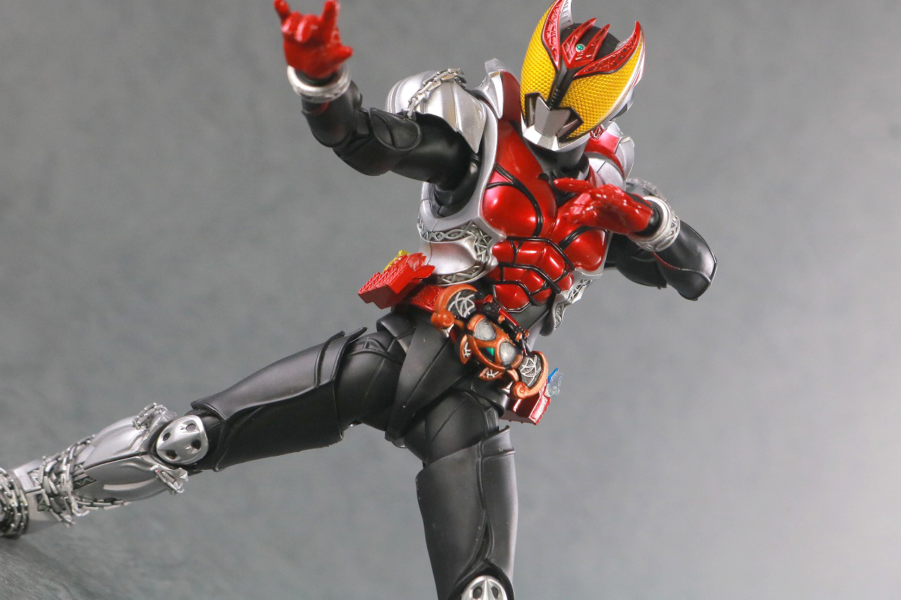 S.H.フィギュアーツ　仮面ライダーキバ　エンペラーフォーム　真骨彫製法　レビュー　アクション　キバットバットⅣ世　紅正夫