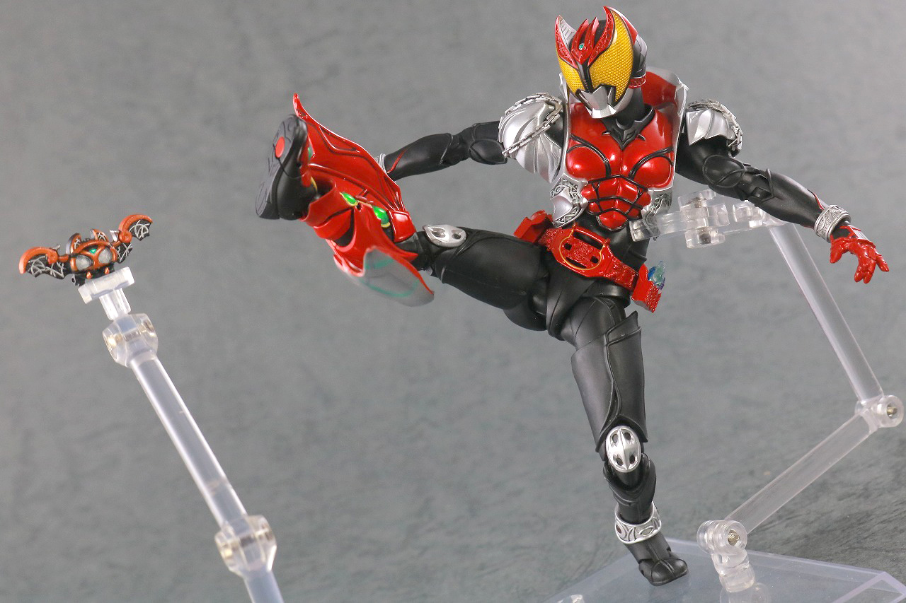 S.H.フィギュアーツ　仮面ライダーキバ　エンペラーフォーム　真骨彫製法　レビュー　アクション　キバットバットⅣ世　紅正夫