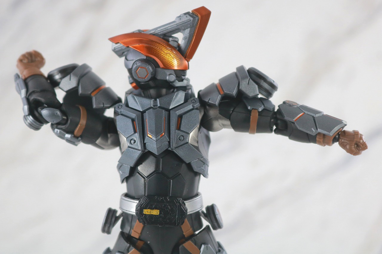 S.H.フィギュアーツ　仮面ライダーバスター　玄武神話　レビュー　可動範囲