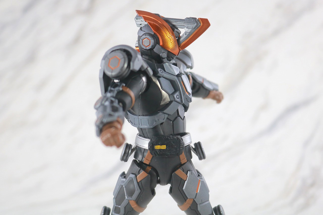 S.H.フィギュアーツ　仮面ライダーバスター　玄武神話　レビュー　可動範囲