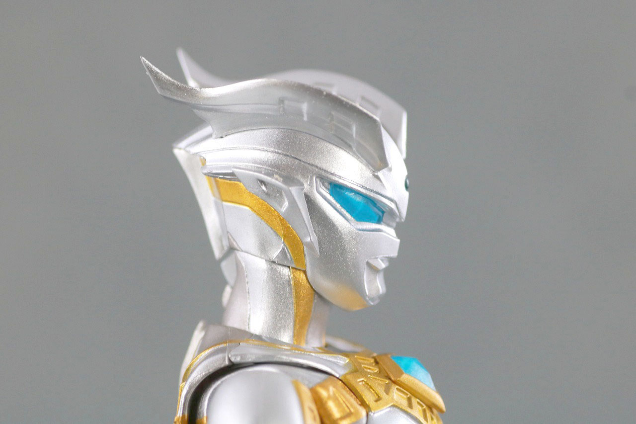 S.H.フィギュアーツ　ウルティメイトシャイニングウルトラマンゼロ　レビュー　本体