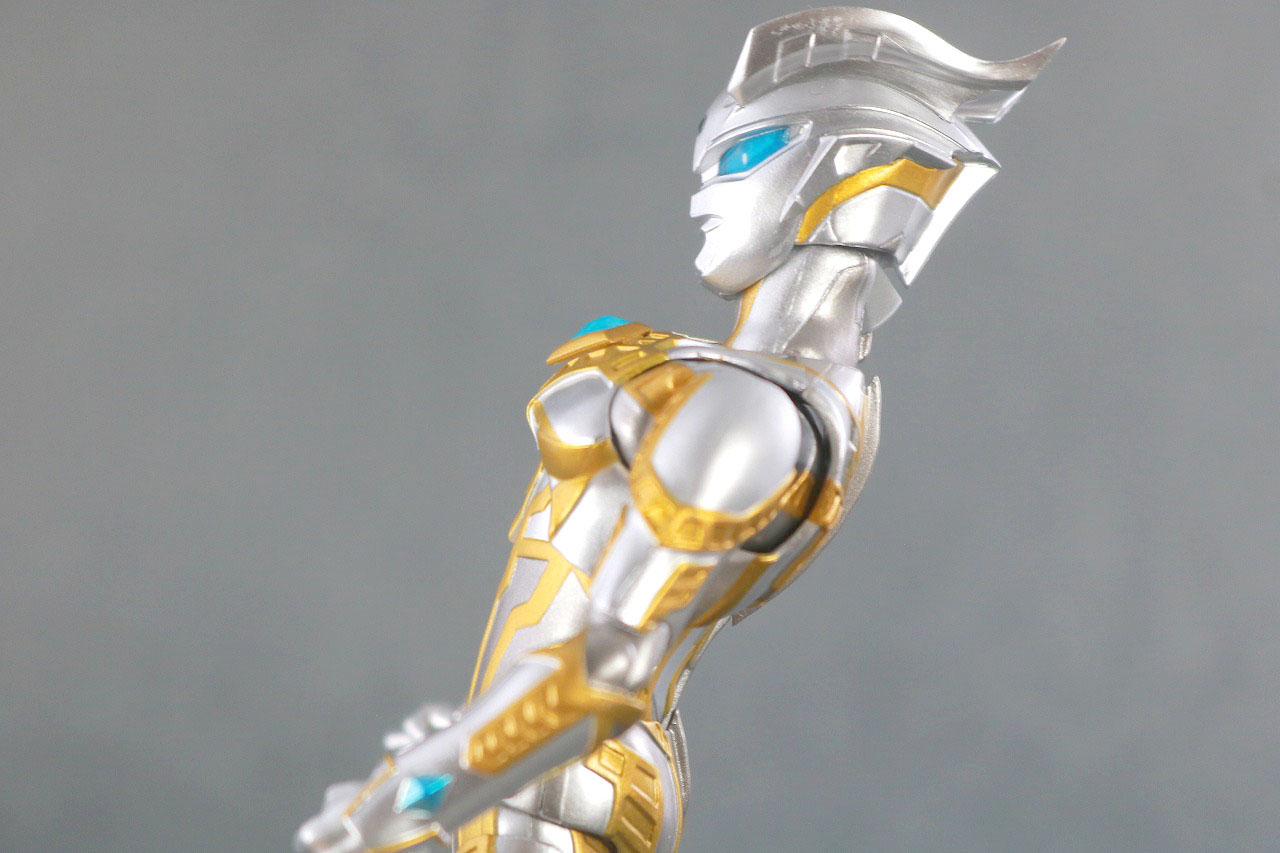 S.H.フィギュアーツ　ウルティメイトシャイニングウルトラマンゼロ　レビュー　可動範囲