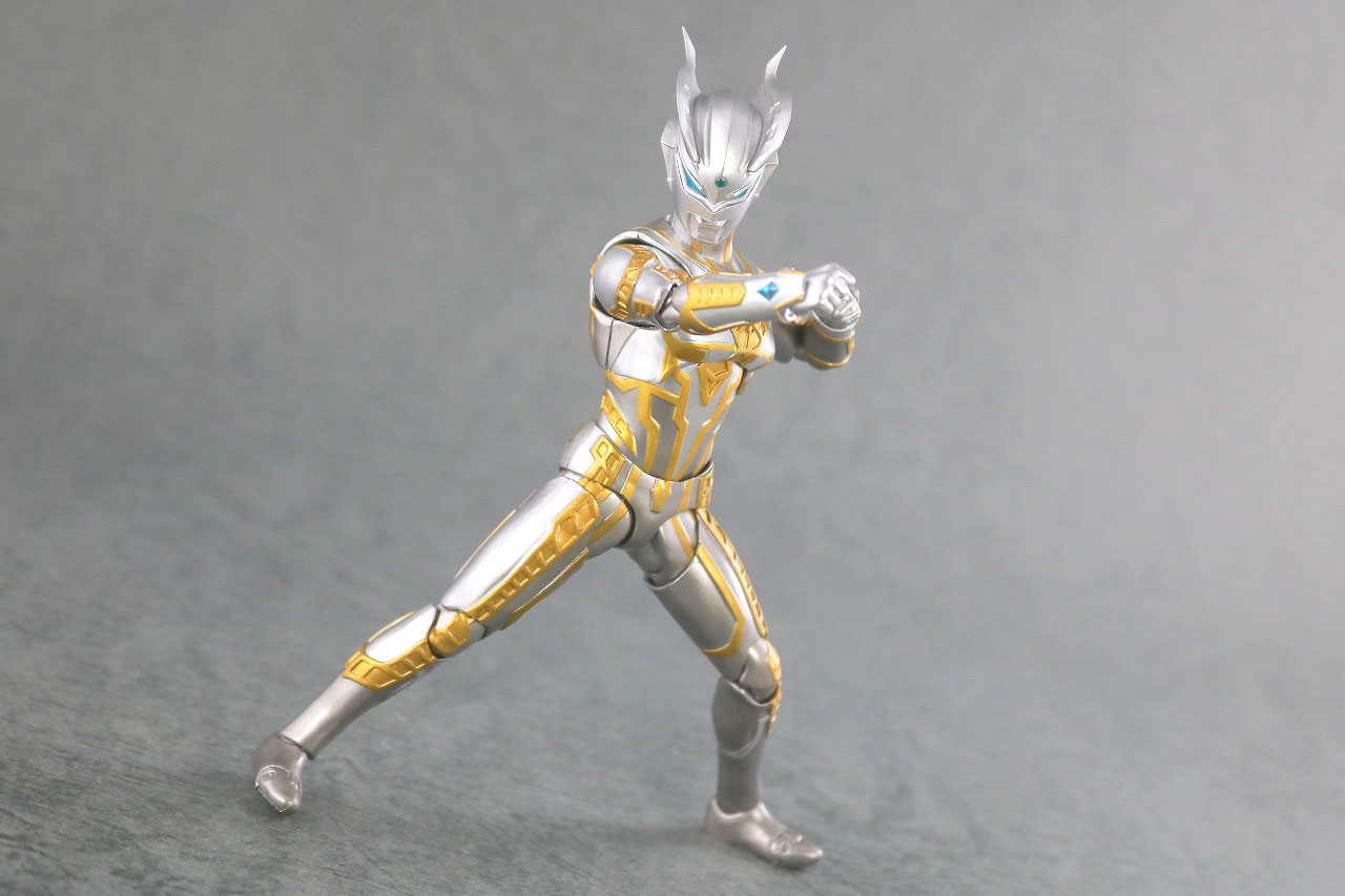 S.H.フィギュアーツ　ウルティメイトシャイニングウルトラマンゼロ　レビュー　アクション