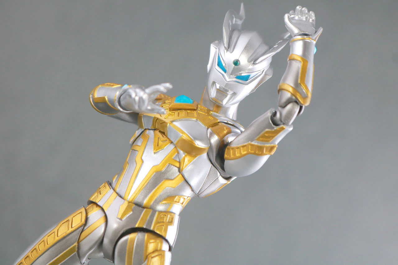 S.H.フィギュアーツ　ウルティメイトシャイニングウルトラマンゼロ　レビュー　アクション