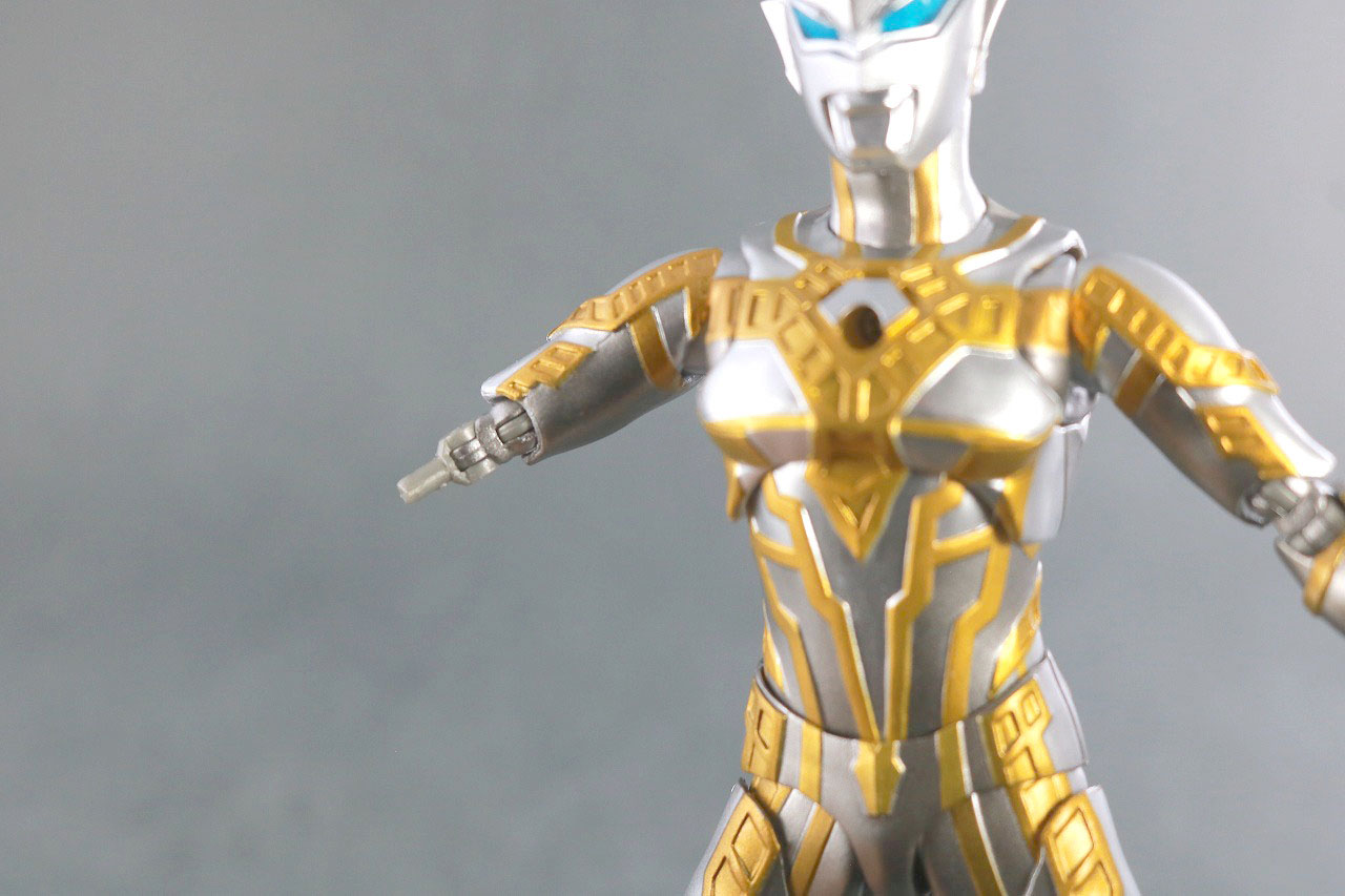 S.H.フィギュアーツ　ウルティメイトシャイニングウルトラマンゼロ　レビュー　付属品　ウルティメイトイージス　換装