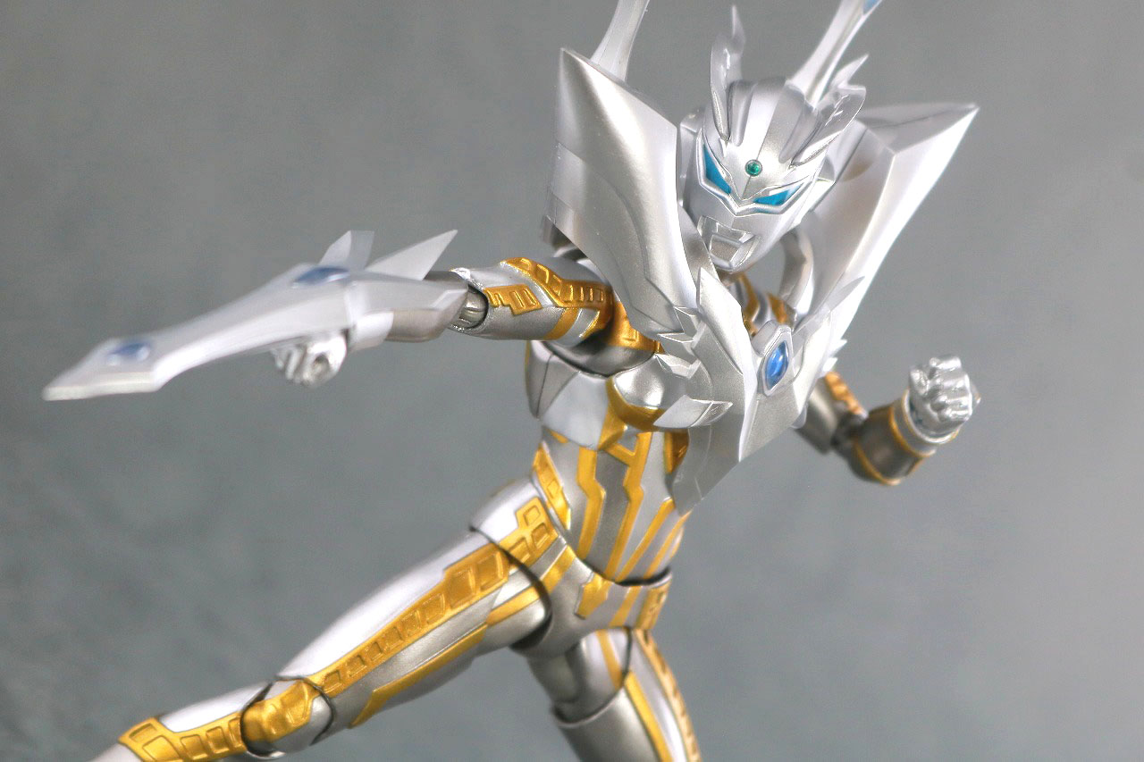 S.H.フィギュアーツ　ウルティメイトシャイニングウルトラマンゼロ　レビュー