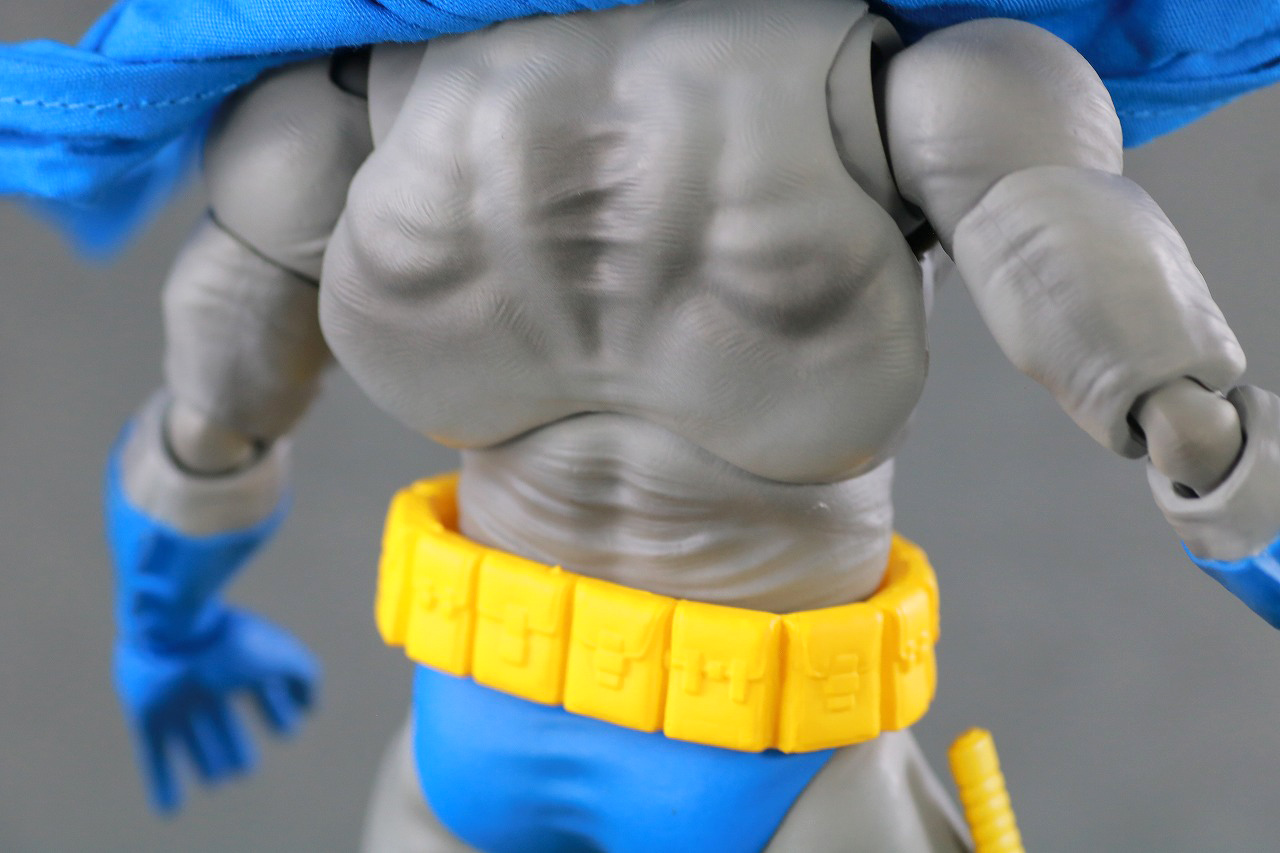 MAFEX　バットマン　ダークナイト　リターンズ　レビュー　本体