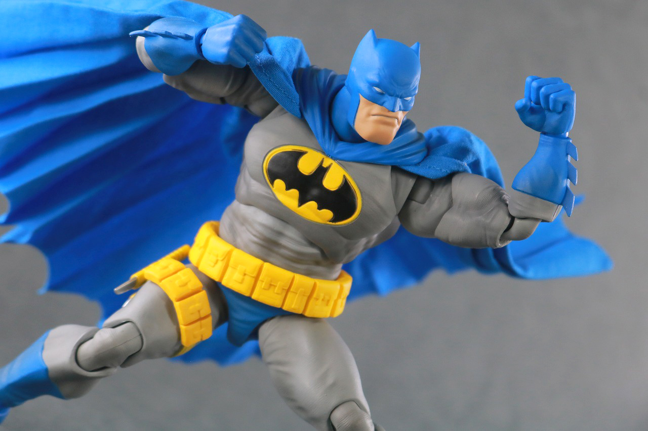 MAFEX　バットマン　ダークナイト　リターンズ　レビュー　アクション