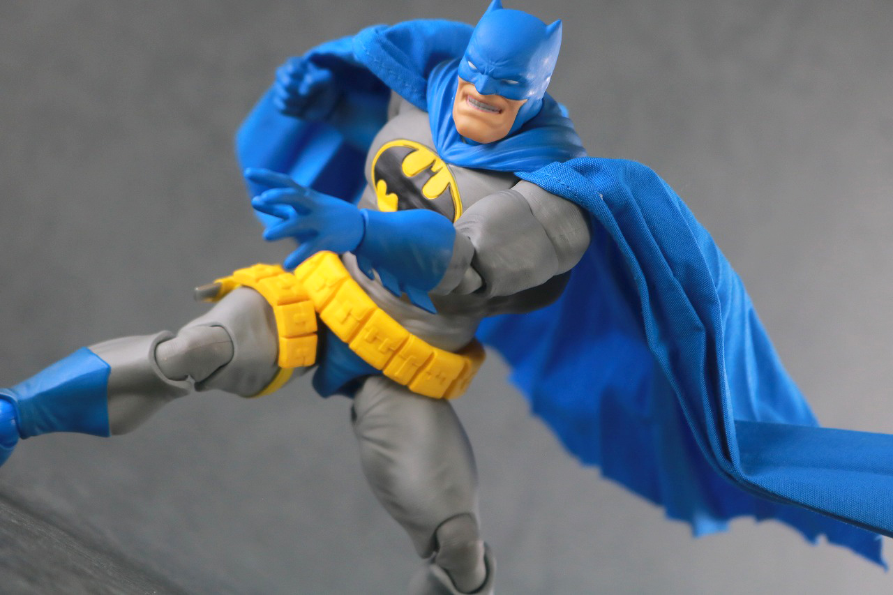 MAFEX　バットマン　ダークナイト　リターンズ　レビュー　アクション