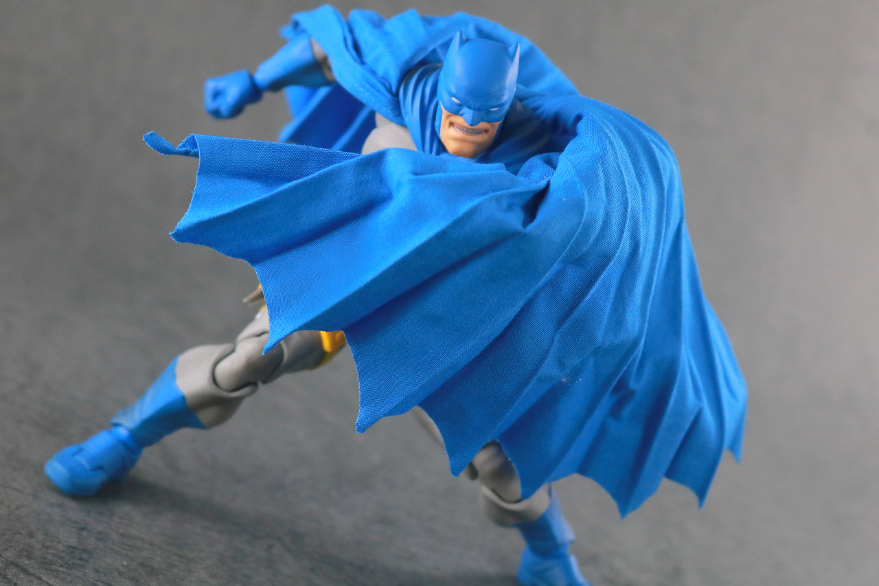 MAFEX　バットマン　ダークナイト　リターンズ　レビュー　アクション