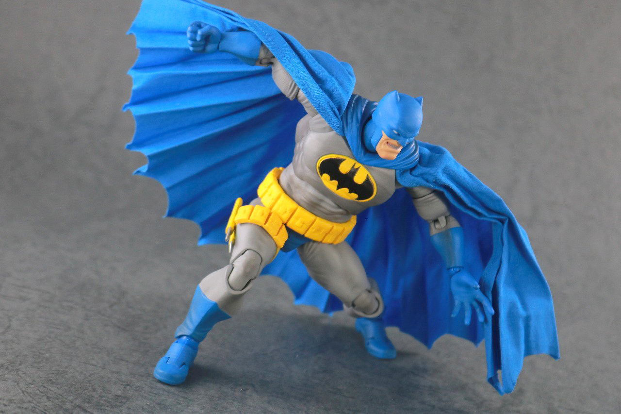 MAFEX　バットマン　ダークナイト　リターンズ　レビュー　アクション