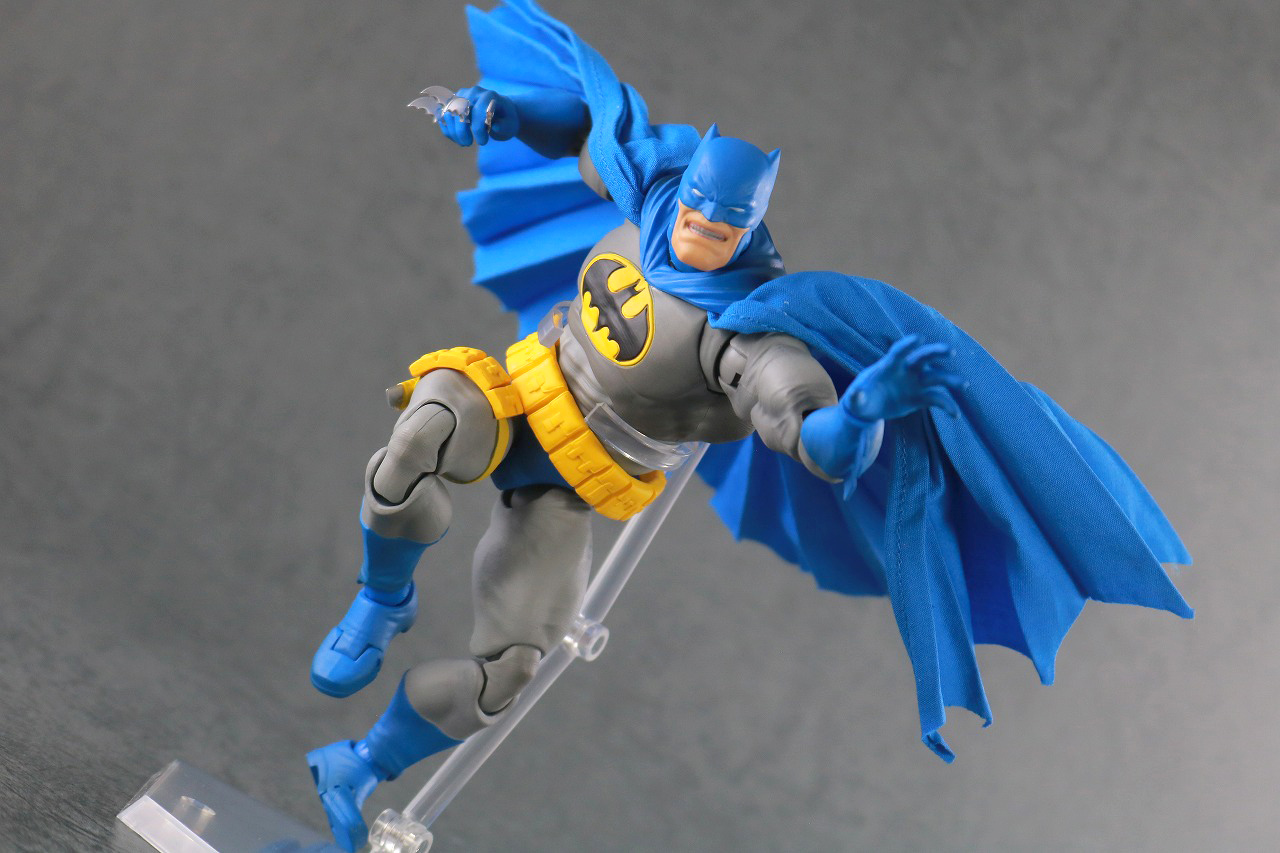 MAFEX　バットマン　ダークナイト　リターンズ　レビュー　アクション