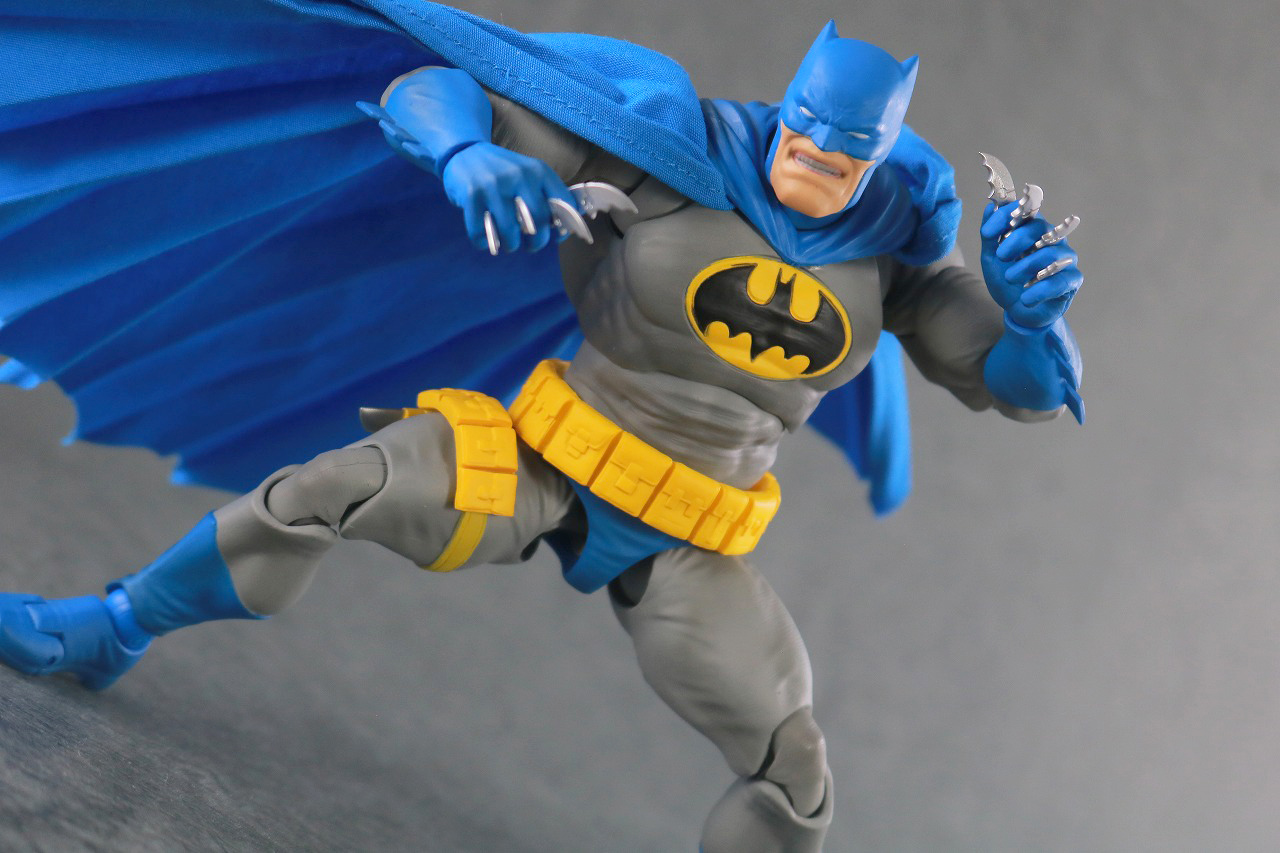 MAFEX　バットマン　ダークナイト　リターンズ　レビュー　アクション