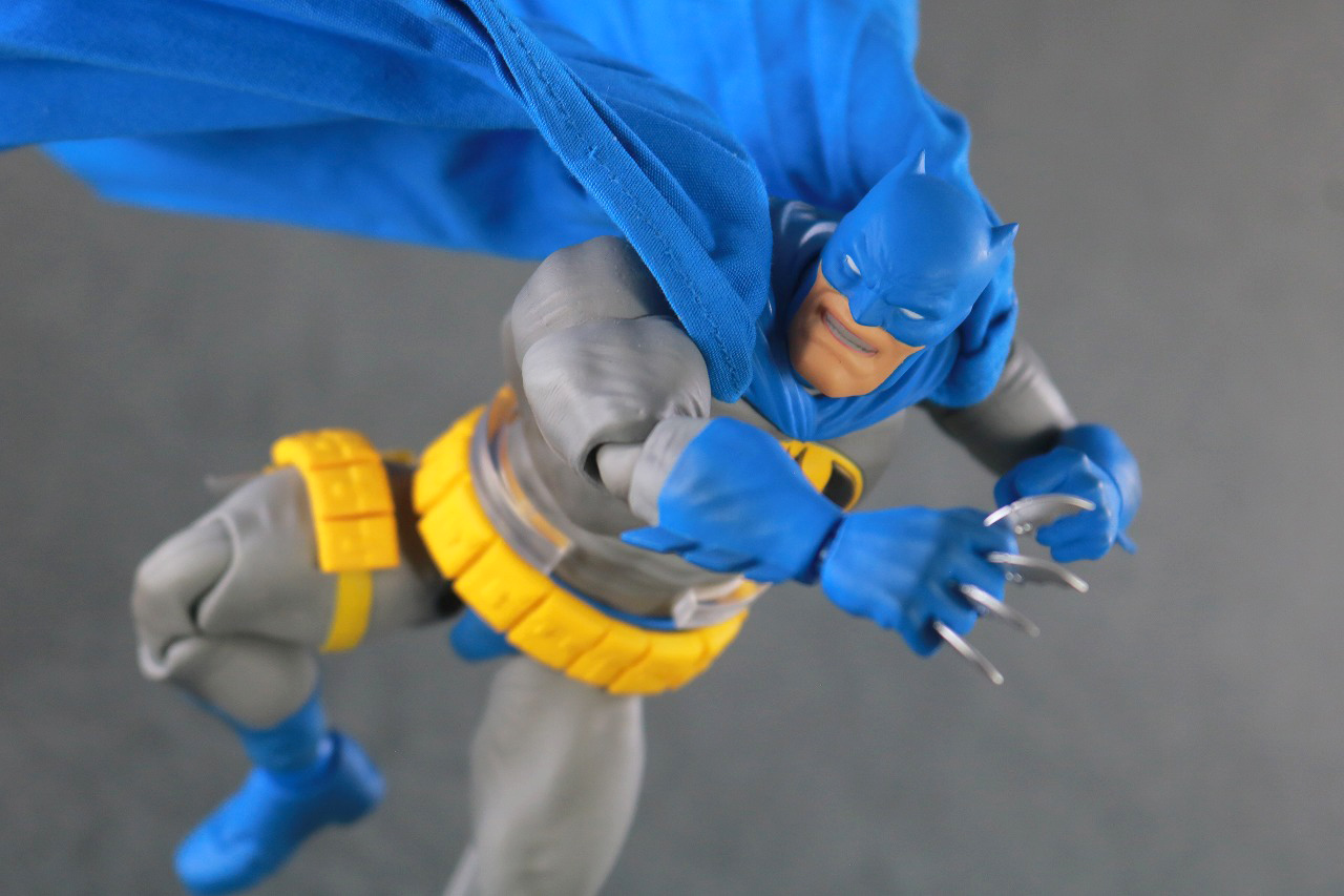 MAFEX　バットマン　ダークナイト　リターンズ　レビュー　アクション