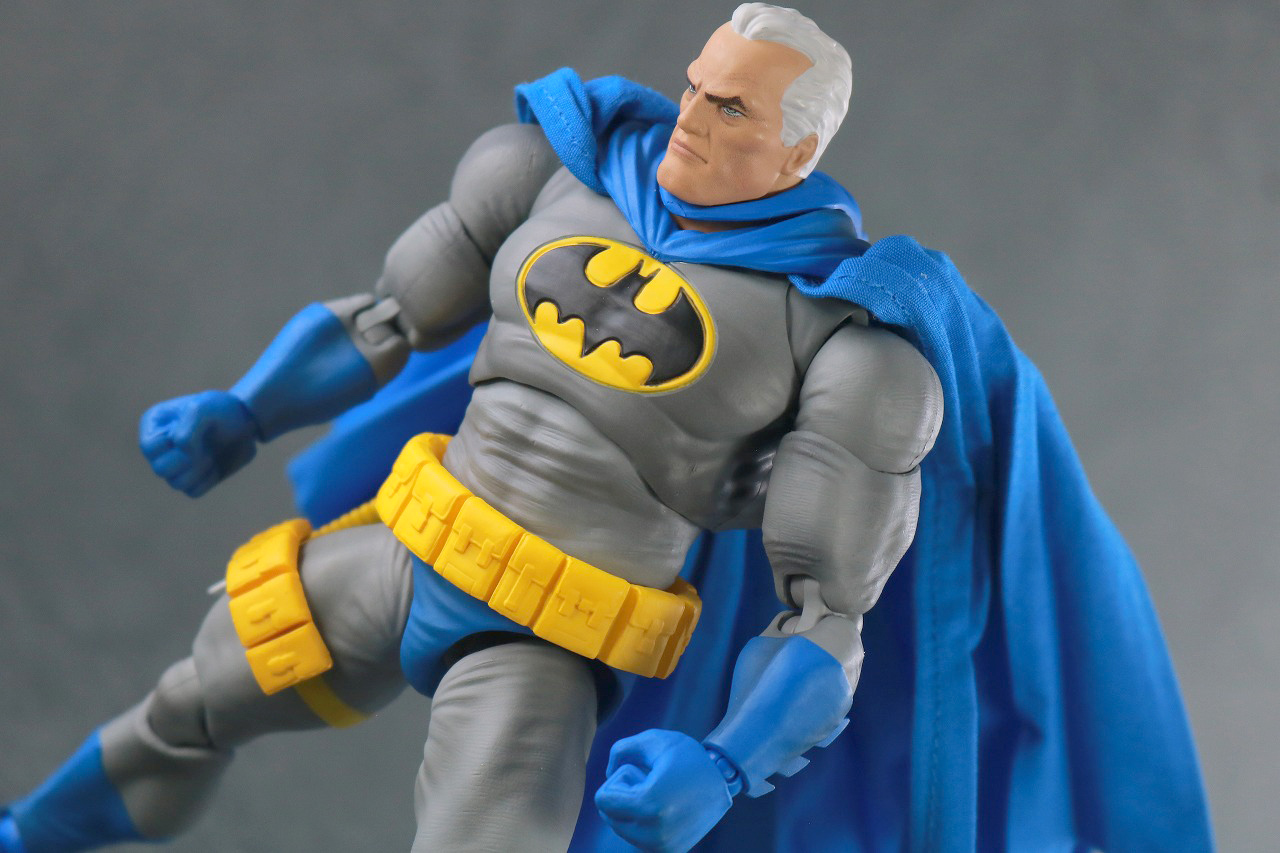 MAFEX　バットマン　ダークナイト　リターンズ　レビュー　アクション