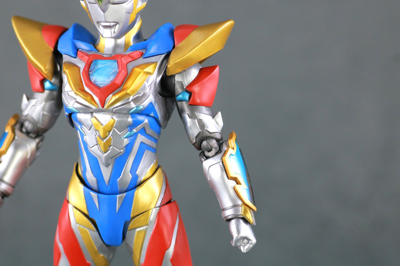  S.H.フィギュアーツ　ウルトラマンゼット デルタライズクロー　レビュー　本体