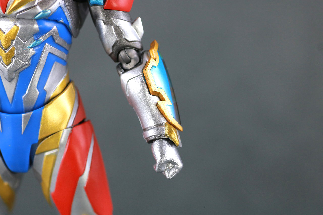  S.H.フィギュアーツ　ウルトラマンゼット デルタライズクロー　レビュー　本体