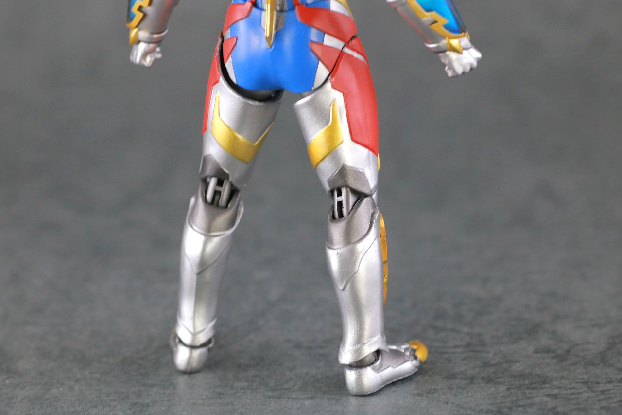  S.H.フィギュアーツ　ウルトラマンゼット デルタライズクロー　レビュー　本体