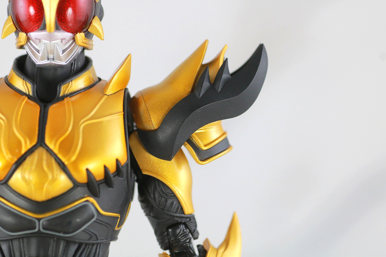 S.H.フィギュアーツ　仮面ライダークウガ ライジングアルティメット　真骨彫製法　レビュー　本体