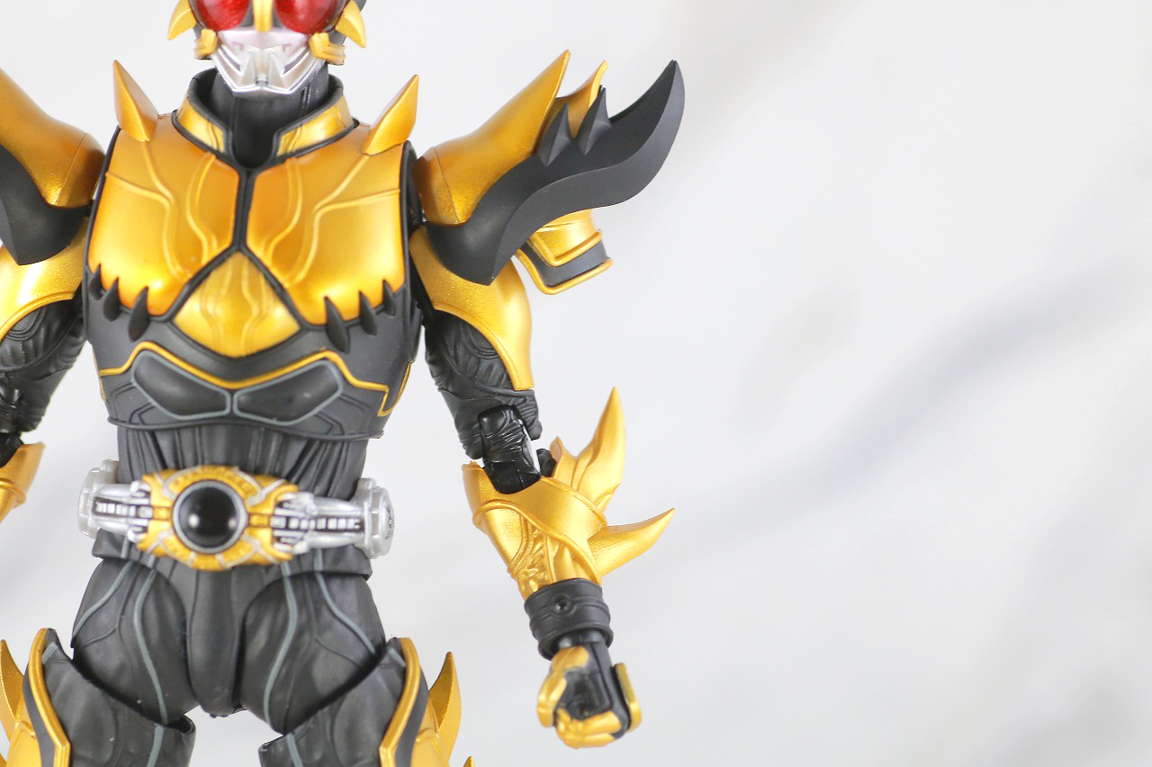 S.H.フィギュアーツ　仮面ライダークウガ ライジングアルティメット　真骨彫製法　レビュー　本体