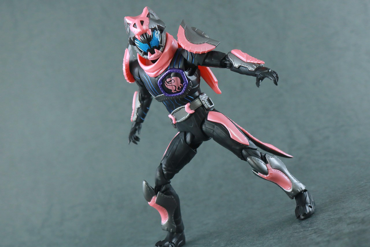 S.H.フィギュアーツ　仮面ライダーバイス　レックスゲノム　レビュー　アクション