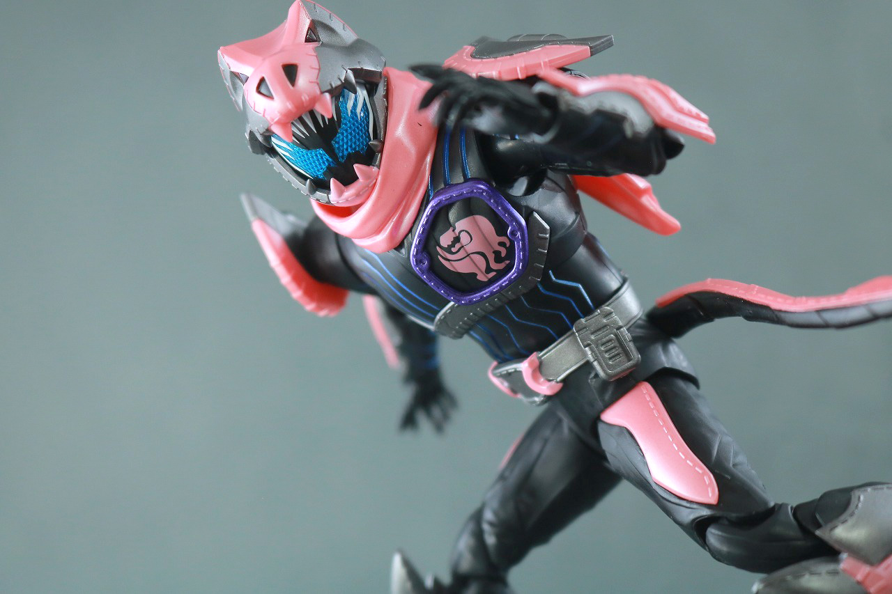 S.H.フィギュアーツ　仮面ライダーバイス　レックスゲノム　レビュー　アクション