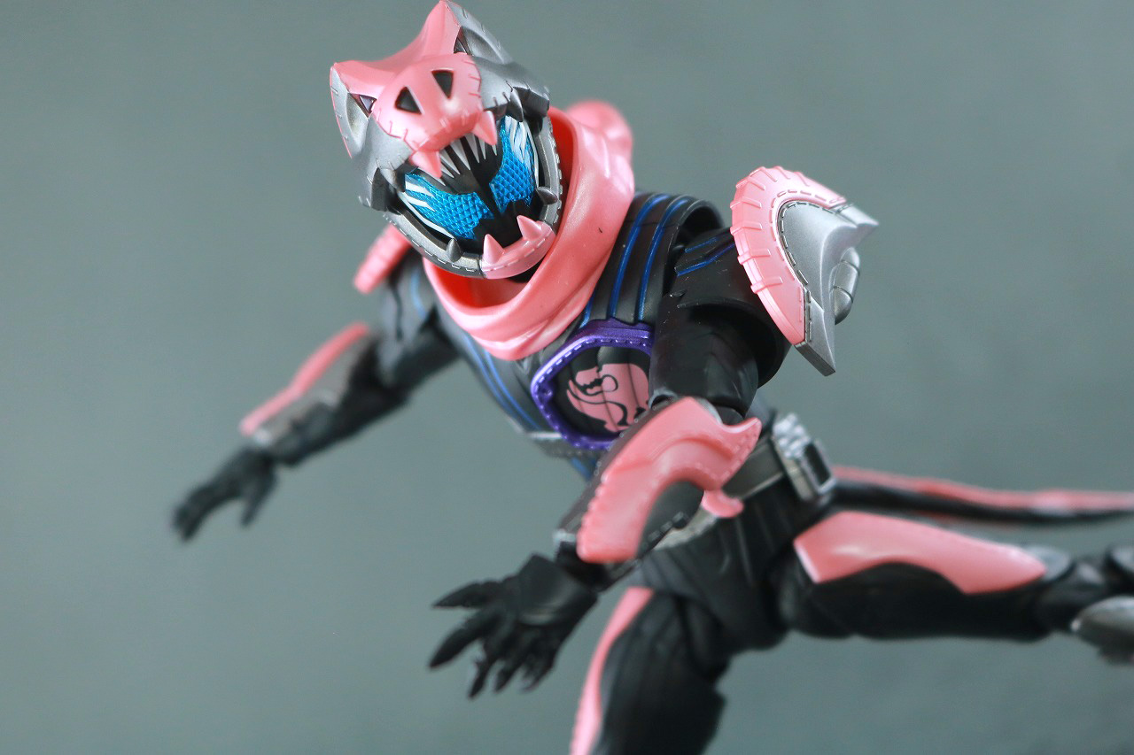 S.H.フィギュアーツ　仮面ライダーバイス　レックスゲノム　レビュー　アクション