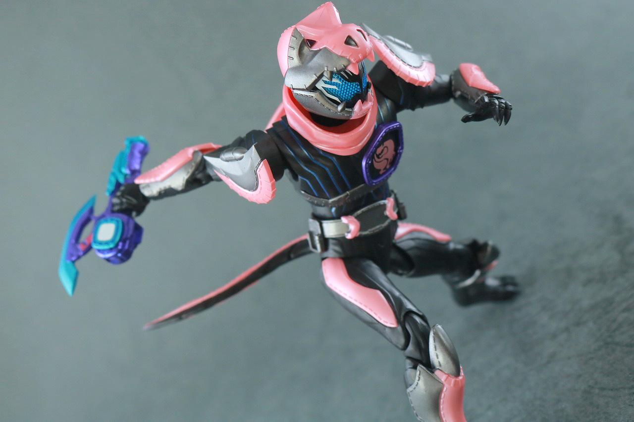 S.H.フィギュアーツ　仮面ライダーバイス　レックスゲノム　レビュー　アクション