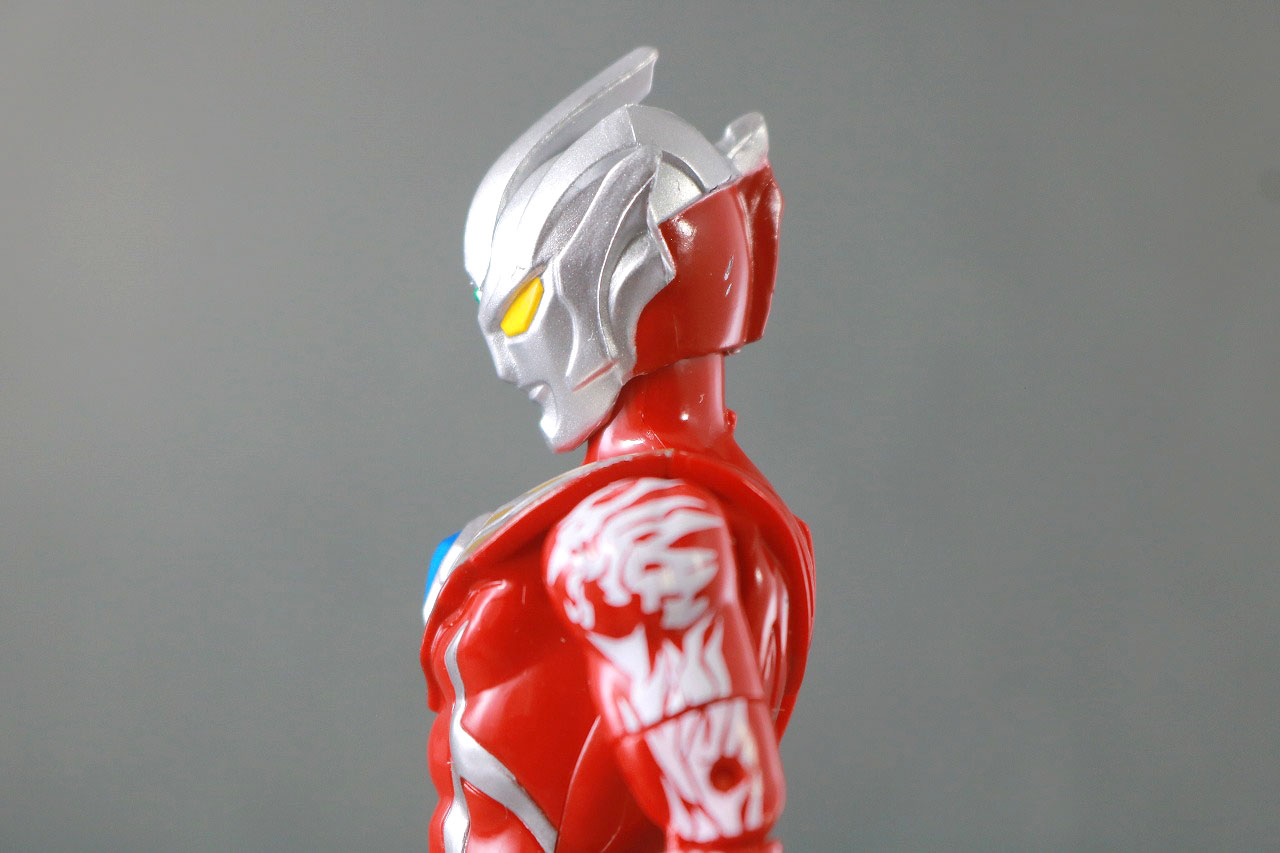 ウルトラアクションフィギュア　ウルトラマンレグロス　レビュー　可動範囲