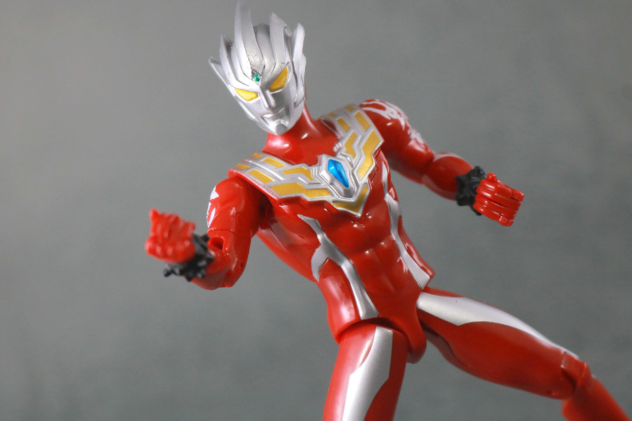 ウルトラアクションフィギュア　ウルトラマンレグロス　レビュー　アクション