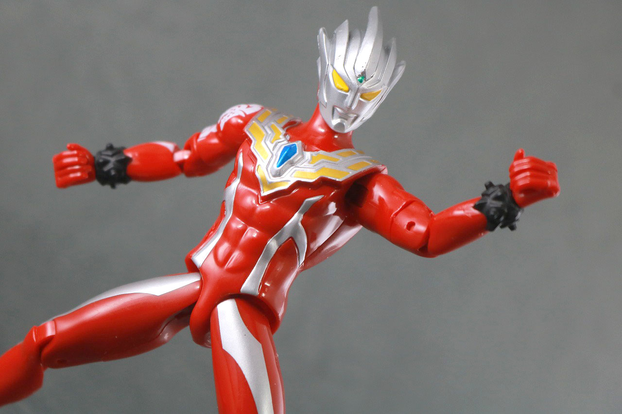 ウルトラアクションフィギュア　ウルトラマンレグロス　レビュー　アクション