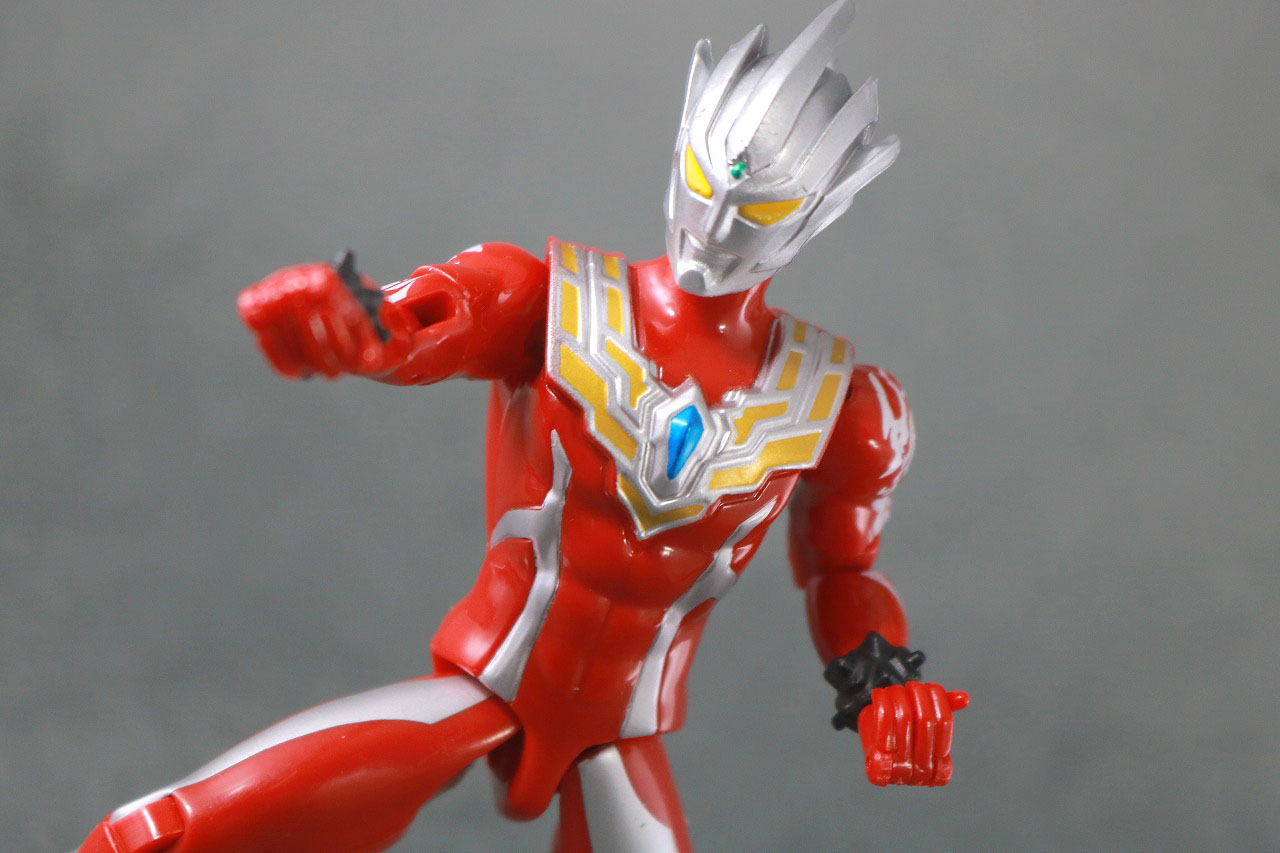 ウルトラアクションフィギュア　ウルトラマンレグロス　レビュー　アクション