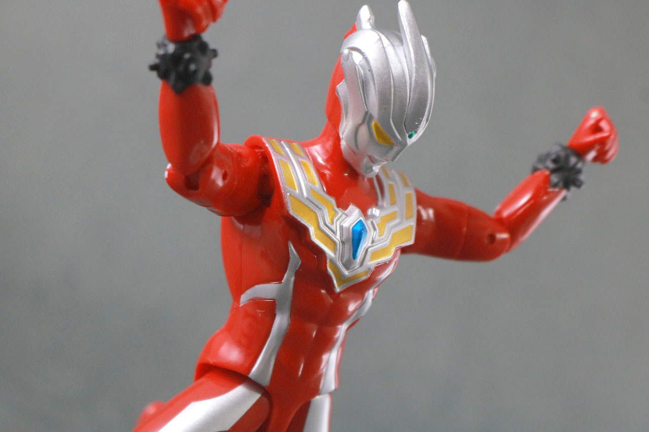 ウルトラアクションフィギュア　ウルトラマンレグロス　レビュー　アクション