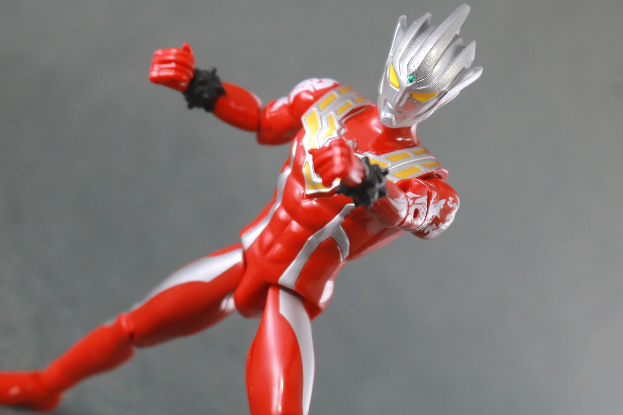 ウルトラアクションフィギュア　ウルトラマンレグロス　レビュー　アクション