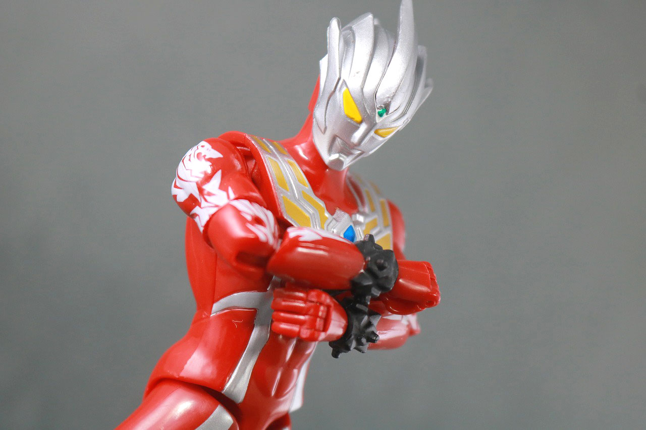 ウルトラアクションフィギュア　ウルトラマンレグロス　レビュー　アクション