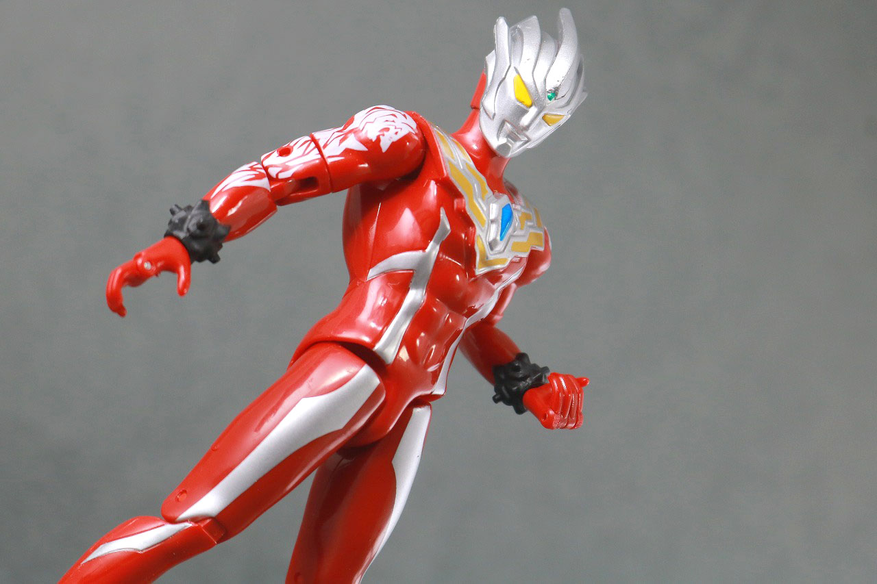 ウルトラアクションフィギュア　ウルトラマンレグロス　レビュー　アクション