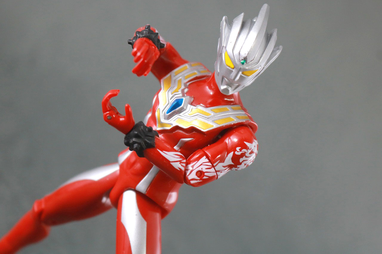 ウルトラアクションフィギュア　ウルトラマンレグロス　レビュー　アクション