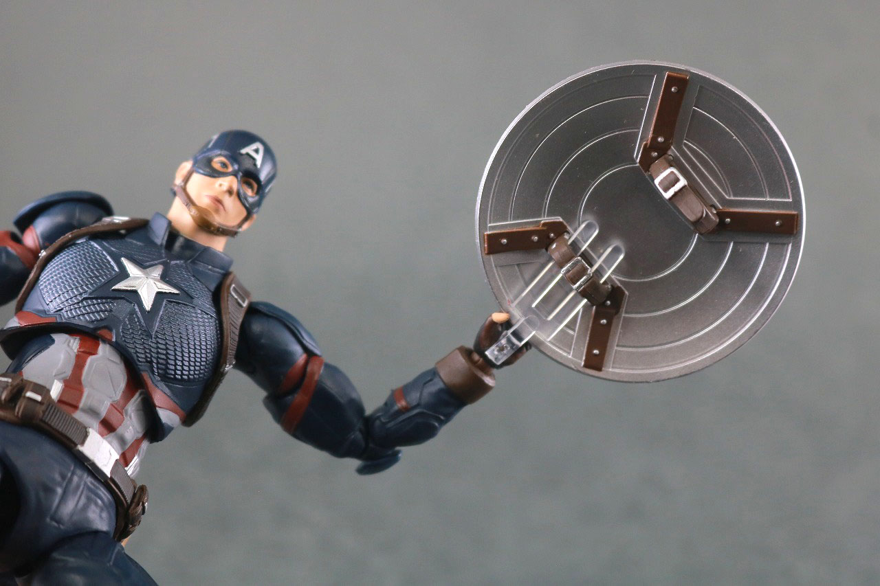 MAFEX　マフェックス　キャプテンアメリカ　アベンジャーズ　エンドゲーム　レビュー　付属品　シールド　手首