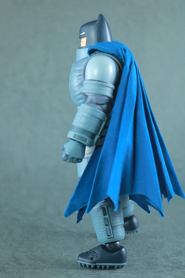 MAFEX　アーマード・バットマン　The Dark Knight Returns　レビュー　本体