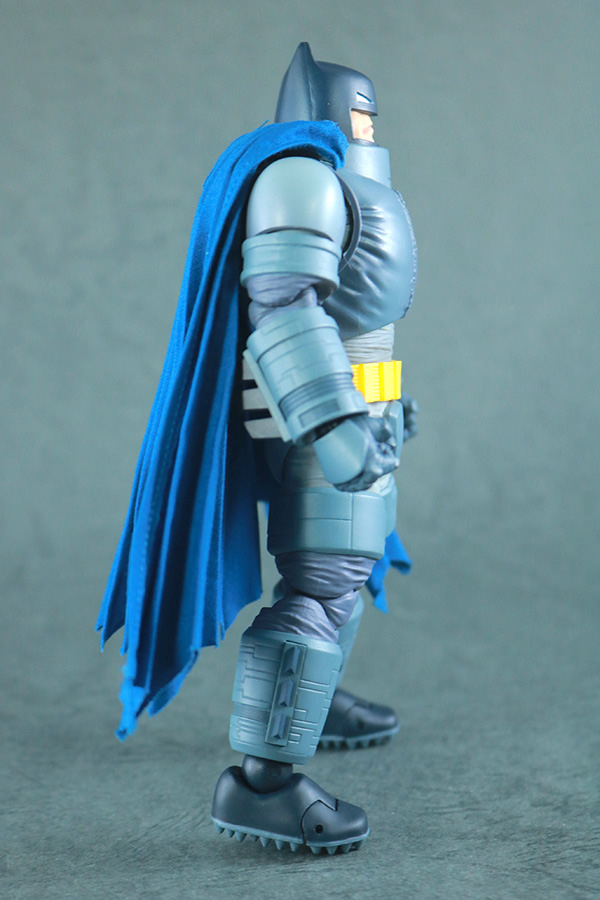 MAFEX　アーマード・バットマン　The Dark Knight Returns　レビュー　本体